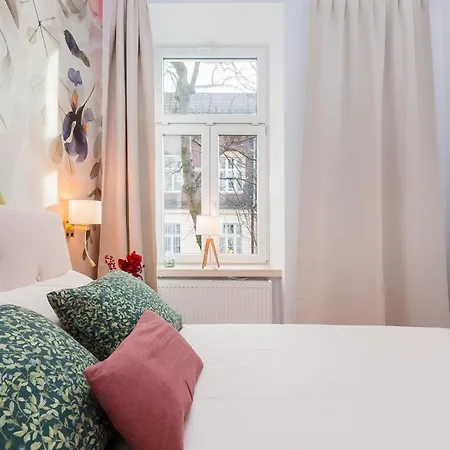 Flora Design Old Town- Free Parking Daire