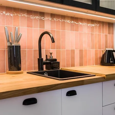 Flora Design Old Town- Free Parking