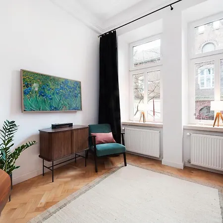 Flora Design Old Town- Free Parking Apartmán