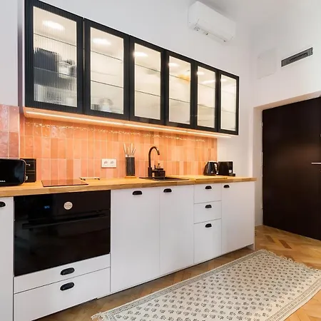 Flora Design Old Town- Free Parking *